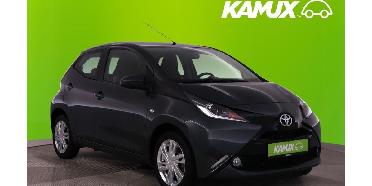 Toyota Aygo (X) 48.220 km 7.945 &euro; Hamburg 22529