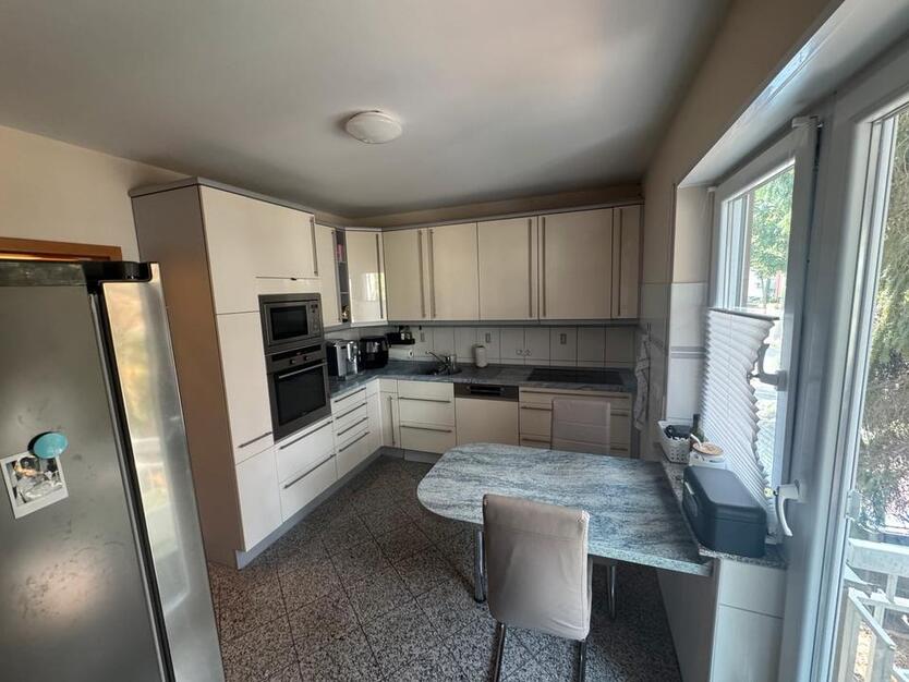 4-Zimmerwohnung Erdgeschoss mit Garage und Balkon !