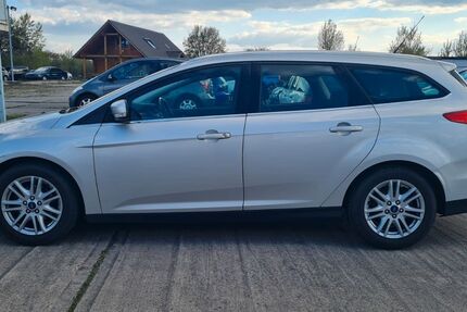 Ford Focus 130.000 km 3.900 &euro; Dessau-Roßlau 06842