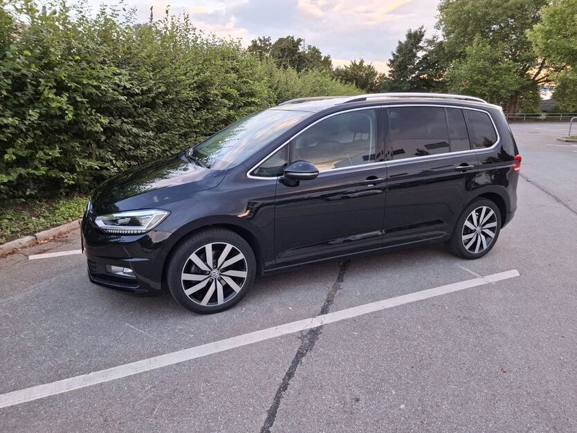VW Touran 66.300 km 20.990 € Friedrichshafen 88045