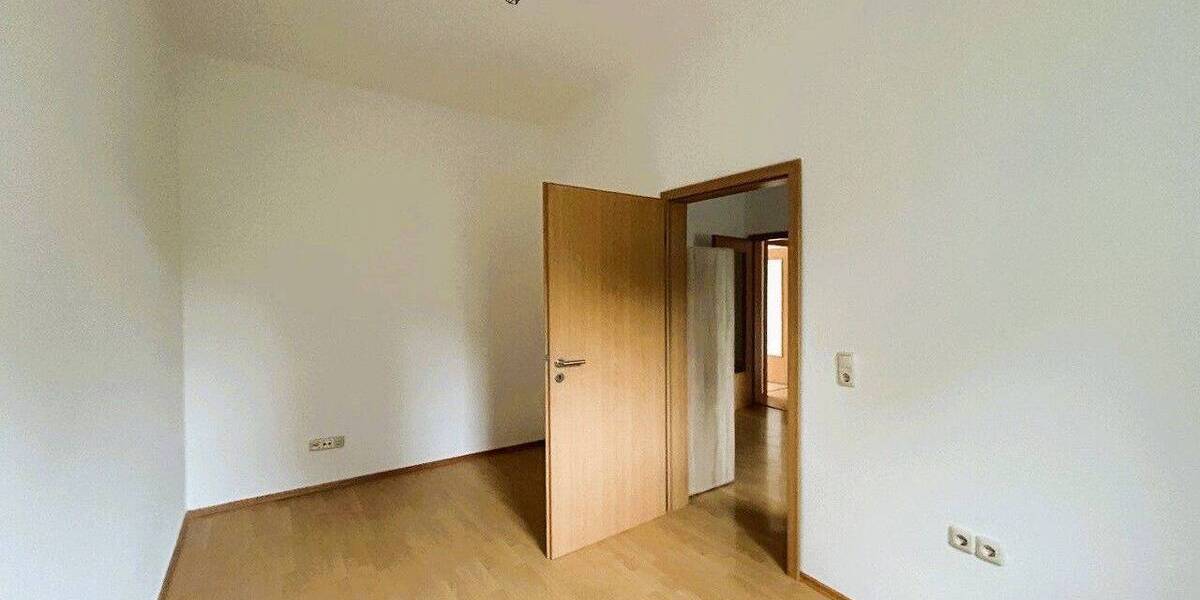 Etagenwohnung Ansbach - 4 Zimmer, 74 m&sup2;, 670&euro; | Angebot:26840875