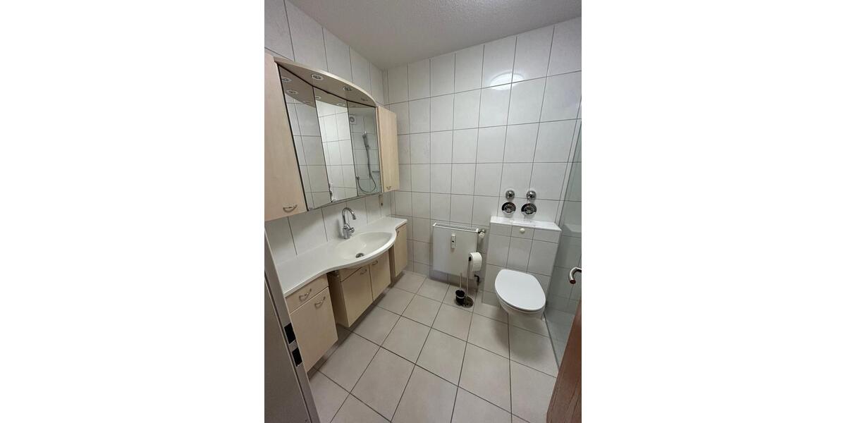 Frisch renoviert und viel Ruhe! 2 Zimmer Wohnung mit EBK und Balkon 2 zimmer