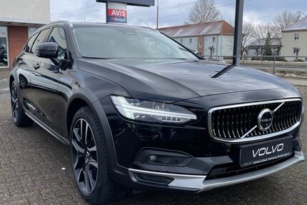 Volvo V90 Cross Country 32.100 km 46.950 &euro; Brandenburg 14770