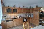 7-ZimmerHAUS MIT 3 BÄDERN, 2 GARAGEN UND GROSSEM GARTEN IN GUTER, ZENTRUMSNAHER WOHNLAGE!