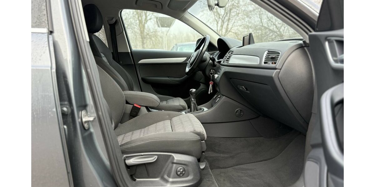 Audi Q3 2.0 TDI/NAVI/AHK/KLIMA/SCHECKHEFT-GEPFLEGT 158.447 km 13.900 &euro; Villingen-Schwenningen 78054