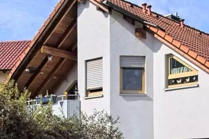 4,5-Zi. ausg. Dachgeschosswohnung mit Balkon, Stellplatz Garten zimmer