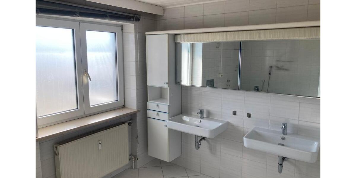 Etagenwohnung Büchlberg - 3 Zimmer, 115 m&sup2;, 900&euro; | Angebot:26152077