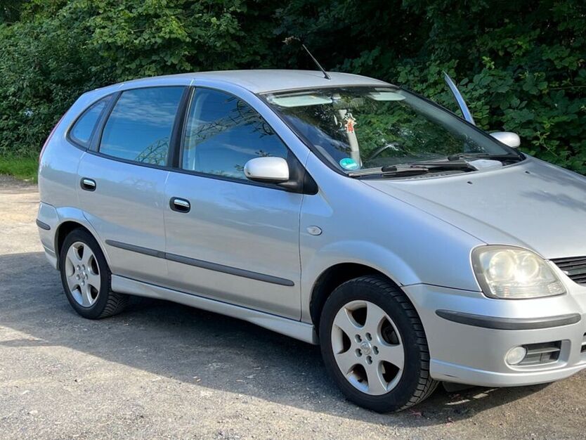 Almera Tino