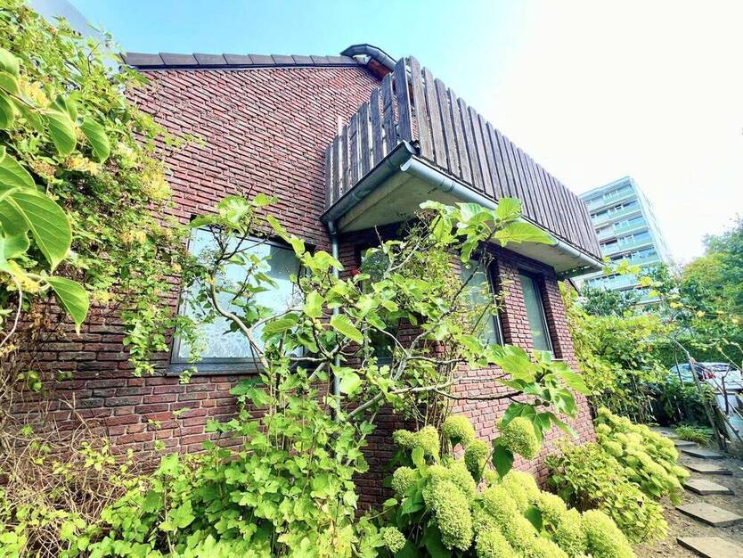 Praktisches Zweifamilienhaus mit Ausblick ins Grüne
