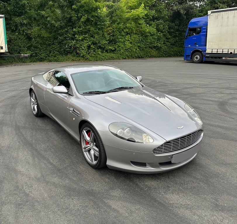 DB9