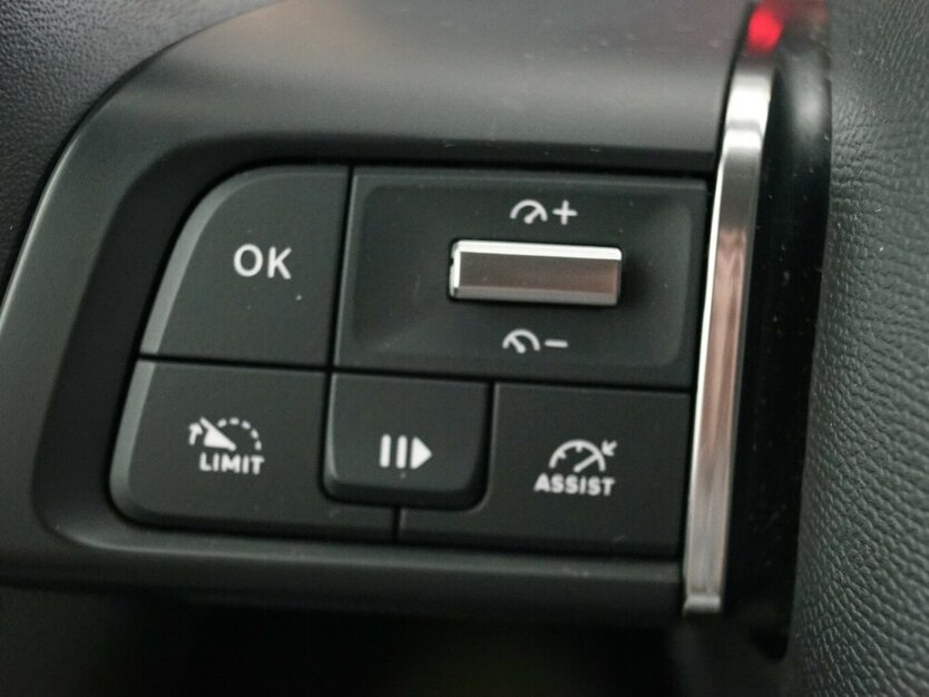 C4 e- 136 Feel 50KWh CARPLAY Batteriezertifikat