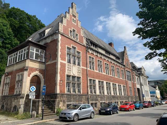 Haus zum Kaufen in Schwarzenberg 650.000 € 1717 m² 74 zimmer