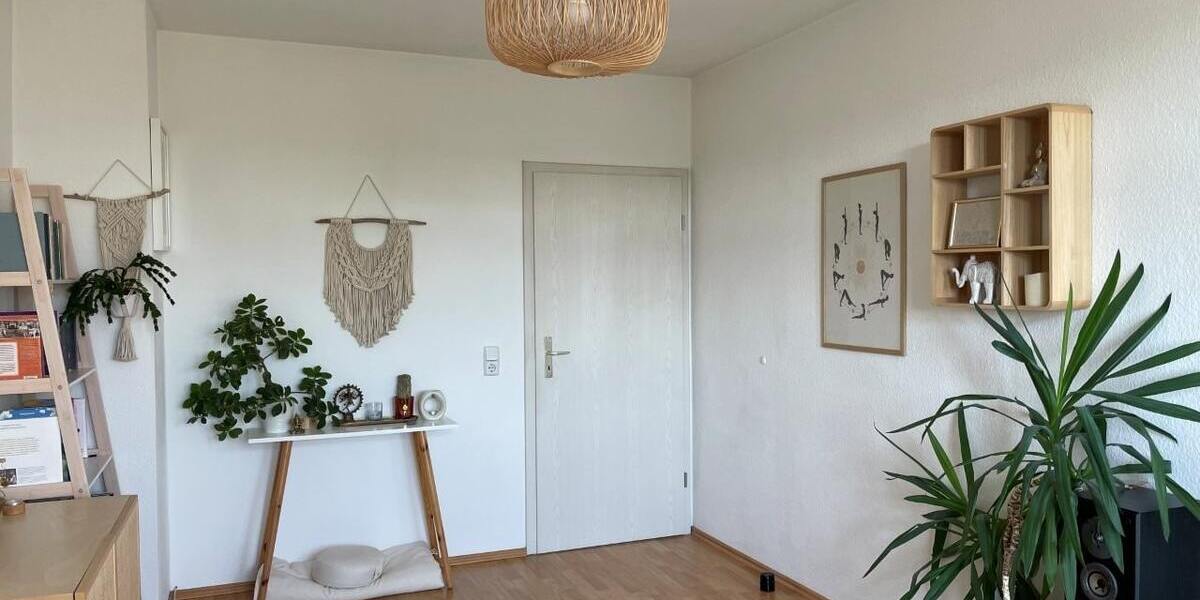 Gepflegte DG-Wohnung mit EINBAUKÜCHE, Balkon und Tageslicht-Bad ab 01.12. frei! 2 zimmer