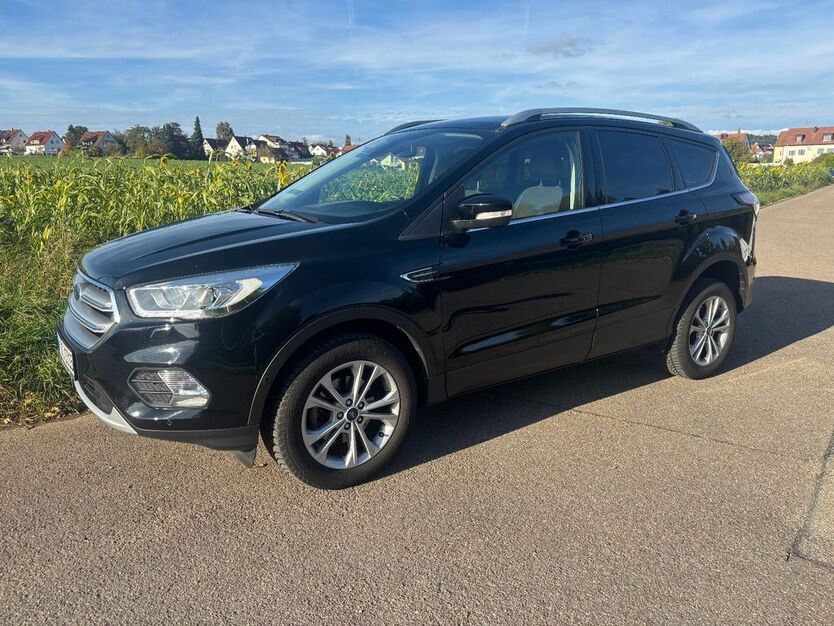 Ford Kuga 82.000 km 17.400 € Winnenden 71364