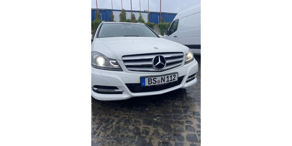 Mercedes-Benz 220 209.877 km 10.449 &euro; Leipzig 04109