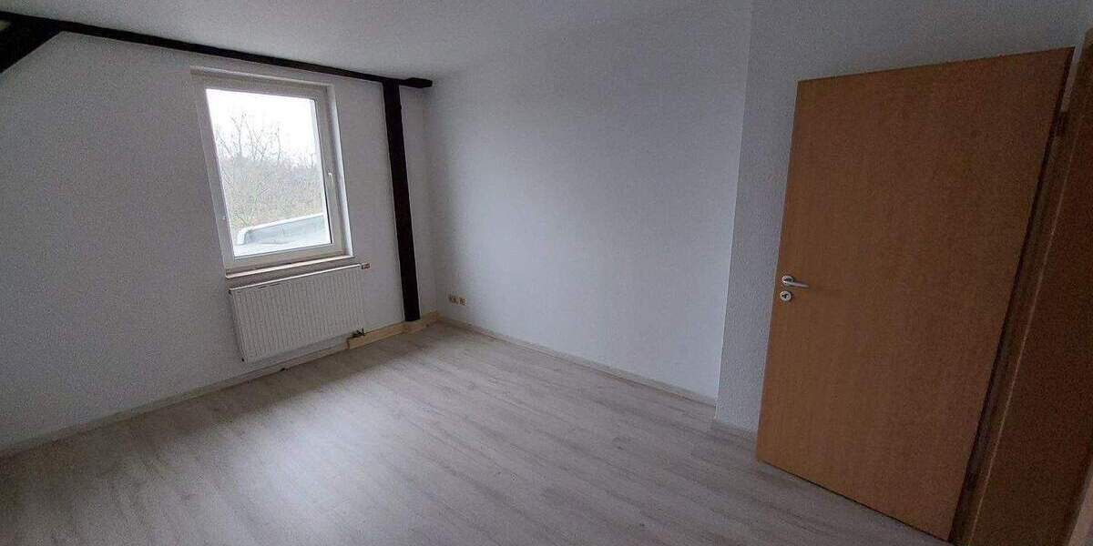 Zimmer Halle (Saale) Damaschkestraße - 3 Zimmer, 94 m&sup2;, 685&euro; | Angebot:26105672