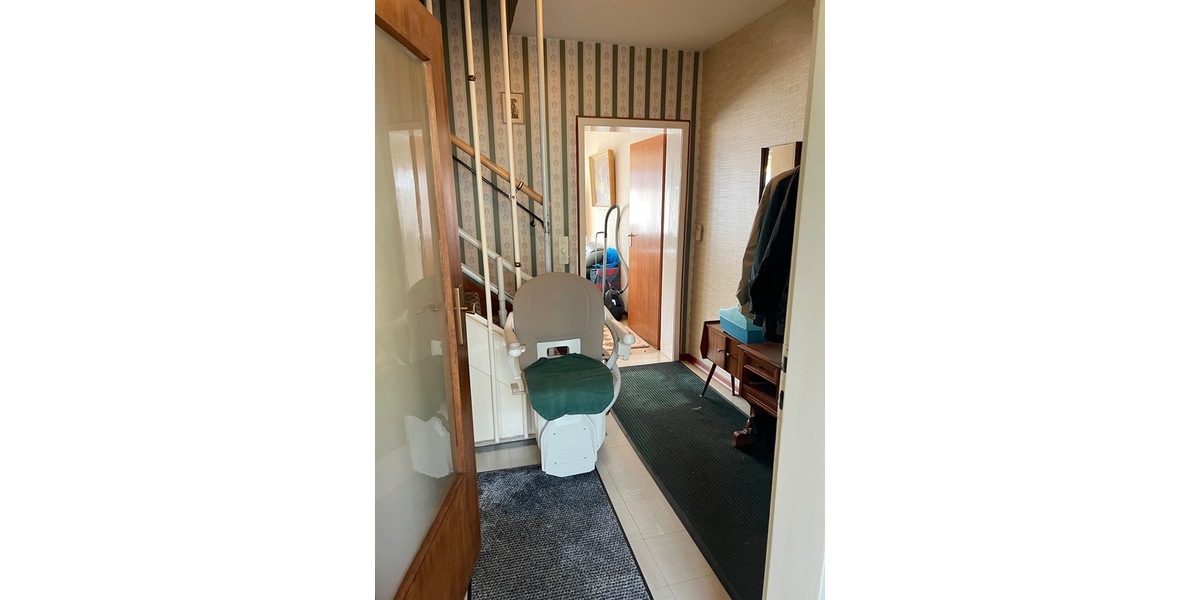 DUS, 4Zi. RMH, 110m² Wfl., 215m² Grd., Terr., Garten, Keller, Grg. 4 zimmer