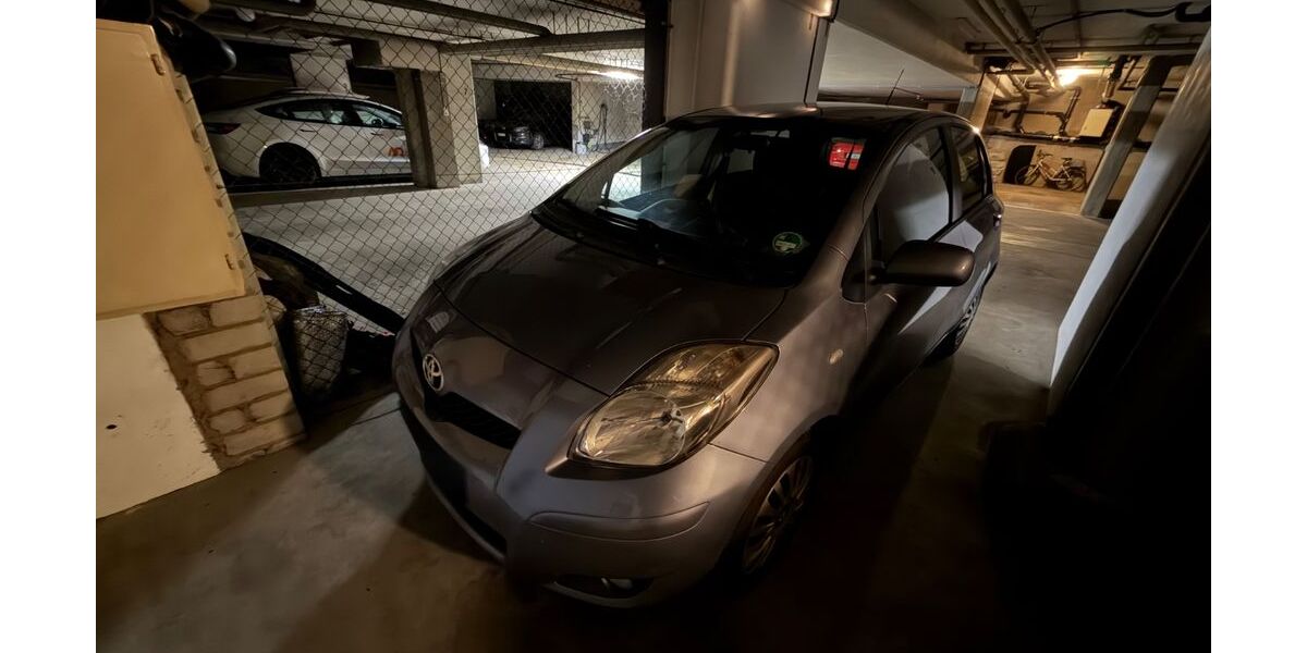 Toyota Yaris 114.000 km 6.200 &euro; Neuenburg am Rhein 79395