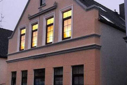 Gepflegtes Zweifamilienhaus mit vermieteter EG-Wohnung und freier Maisonettewohnung zu verkaufen 7 zimmer