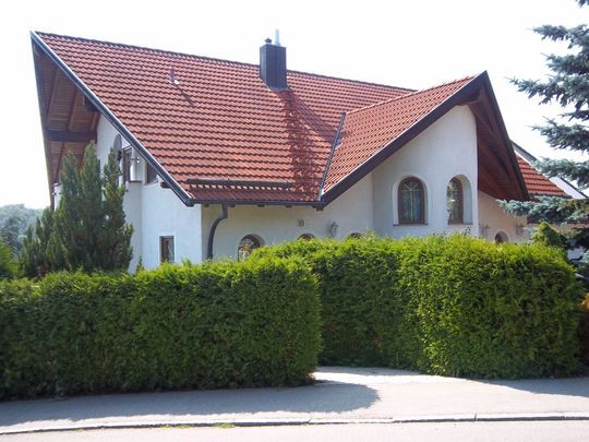 Provisionsfrei* 3 Generationen ZFH: 5 ZiWo + 4 ZiWo, 3 Ebenen, Grund 802 m² in 89173 Lonsee zu verkaufen. - Zweifamilienhaus Lonsee | Angebot:26781319