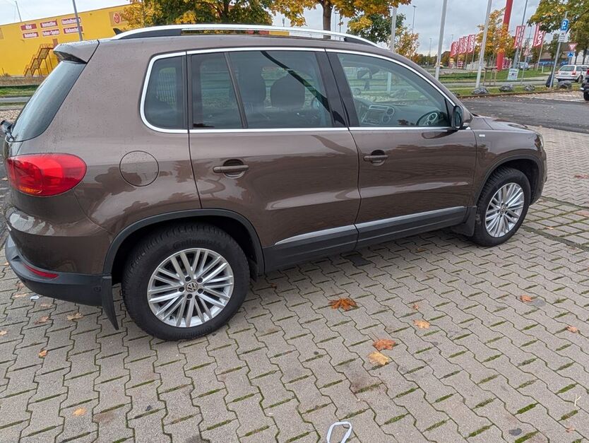 VW Tiguan 63.900 km 15.900 € Oberhausen 46119