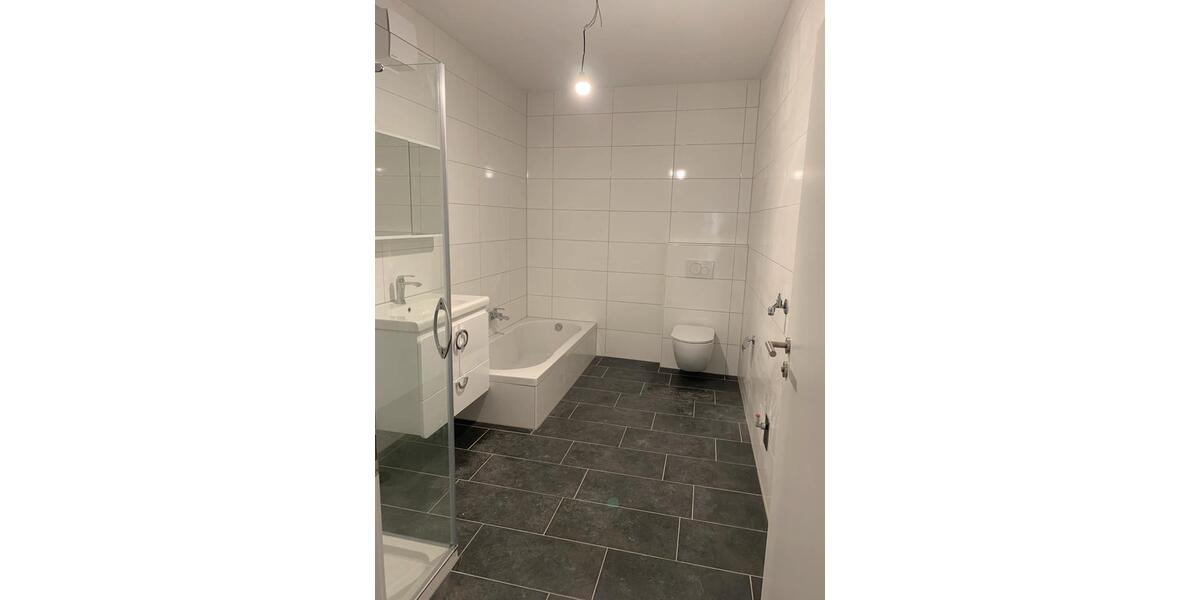 Etagenwohnung Neutraubling - 1 Zimmer, 110 m&sup2;, 1.350&euro; | Angebot:25172846