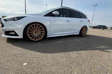 Ford Focus 95.000 km 16.990 &euro; Wertingen 86637