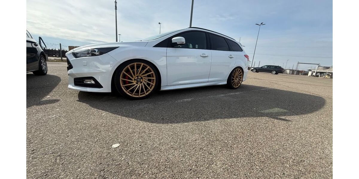 Ford Focus 95.000 km 16.990 &euro; Wertingen 86637