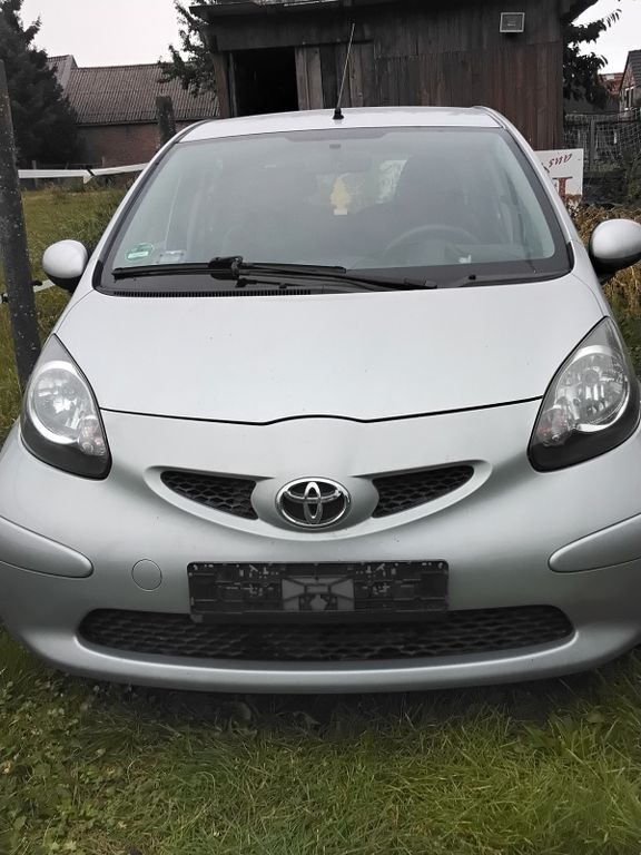 Toyota Aygo (X) 107.000 km 2.800 € Fehrbellin 16833