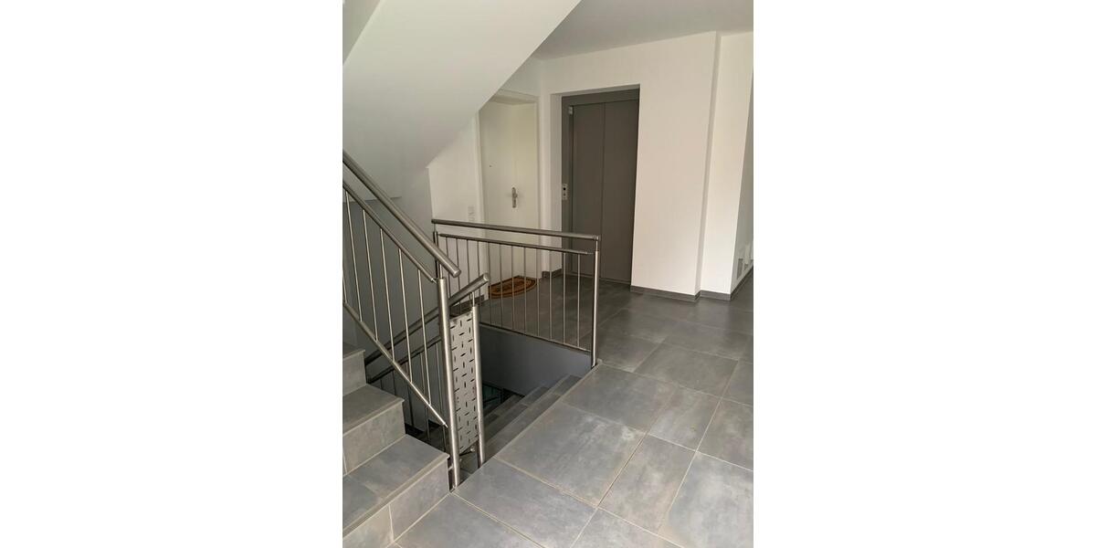 Neuwertige 3-Zi-Whg, EBK, 2Bäder, Tiefgarage, Keller, PV 3 zimmer