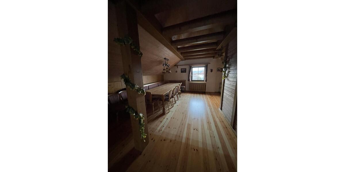 Einfamilienhaus Neustadt bei Coburg - 8 Zimmer, 235 m&sup2;, 1.550&euro; | Angebot:26480767
