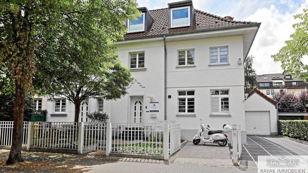 Eleganz und Funktion vereint - Exklusive Immobilie mit Gewerbe- und Wohnnutzung im Düsseldorfer Süden