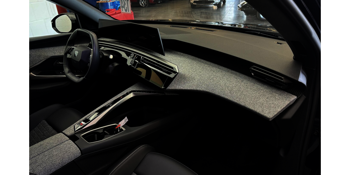 Peugeot 5008 145 Mild Hybrid Allure7 Sitzer LED 360°Cam 35.800 km 27.320 &euro; Lich 35423