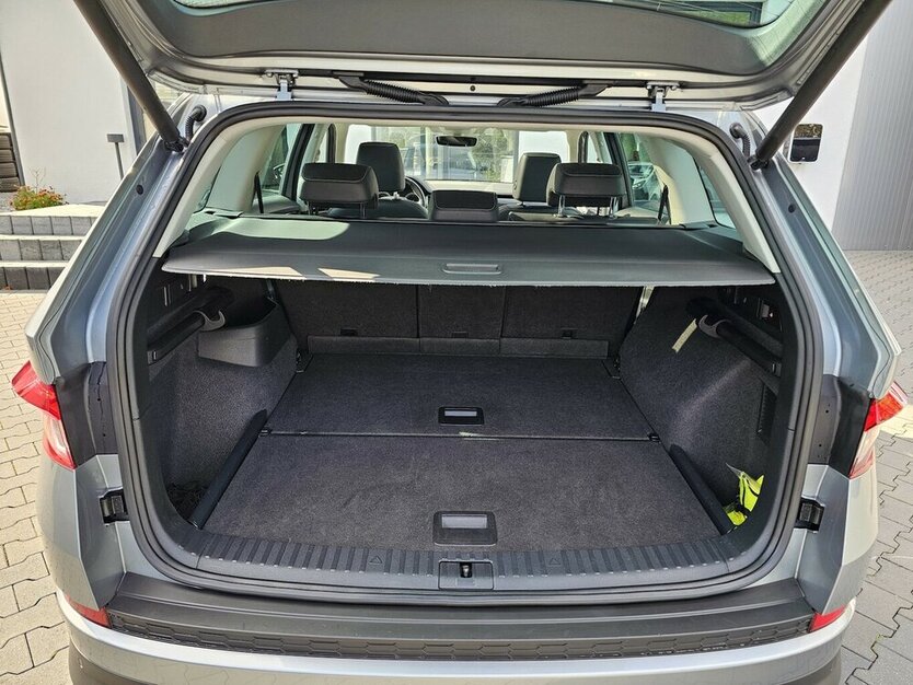 Skoda Kodiaq 2.0 TDI 4x4 NAVI PANO RFK LED AHK LEDER 174.691 km 20.990 € Löhne 32584