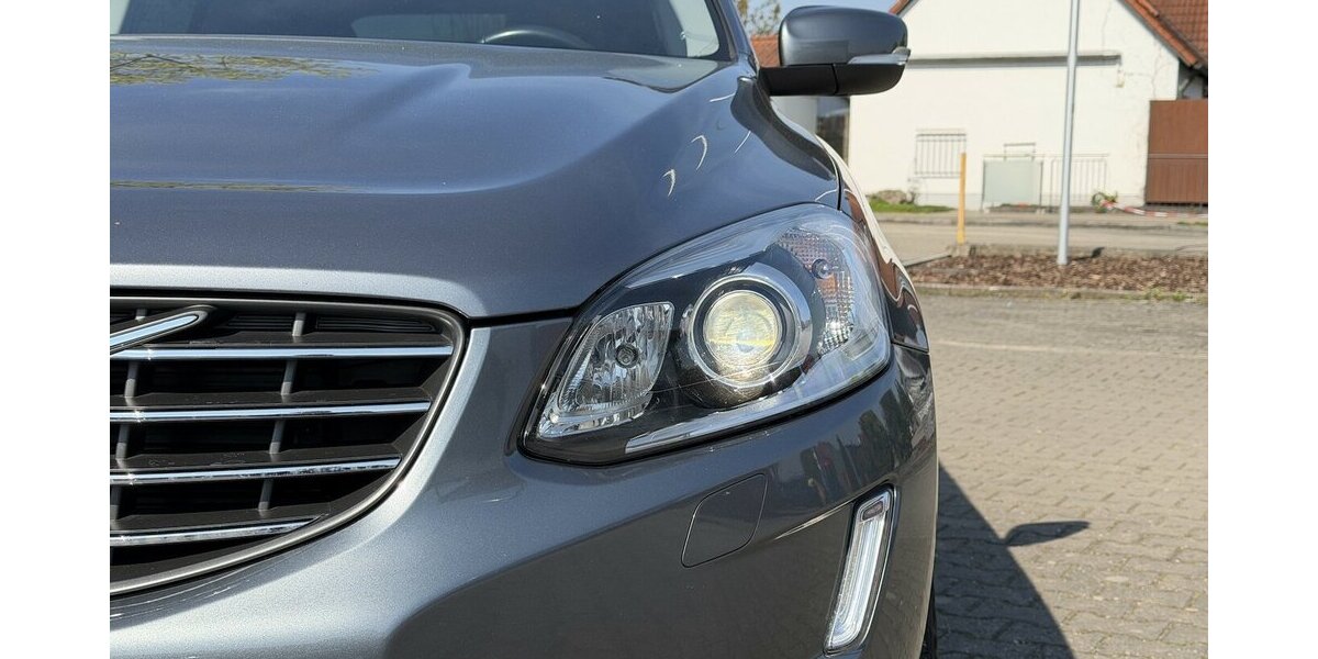 Volvo XC60 Momentum AWD / SitzH / Panorama 104.000 km 20.490 &euro; Donauwörth 86609