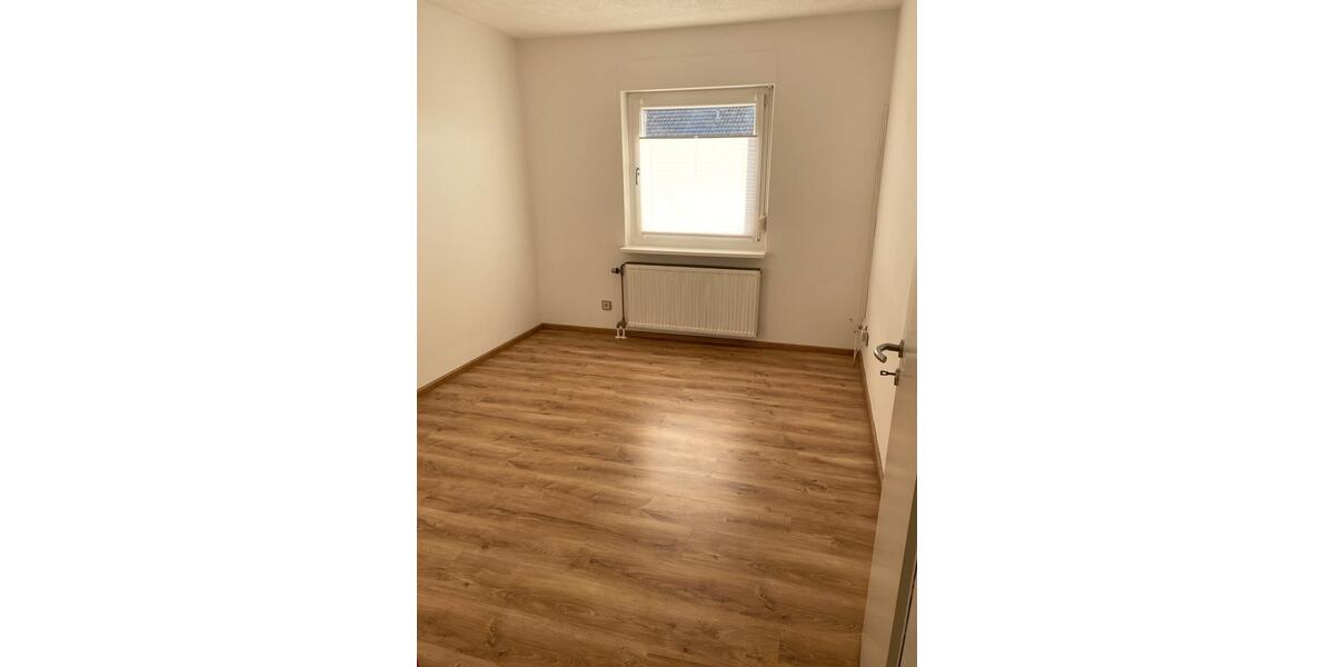 Reihenhaus Neutraubling - 6 Zimmer, 164 m&sup2;, 630.000&euro; | Angebot:24730082