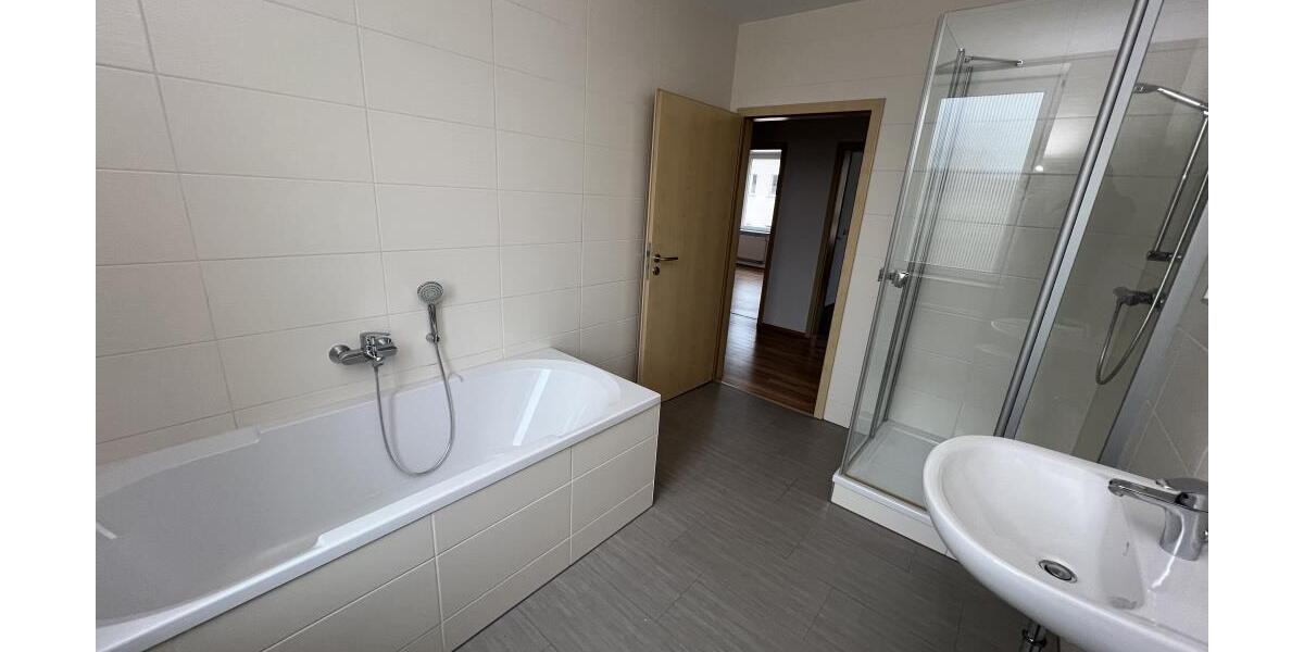 Moderne 3 Raum-Wohnung mit stylischem Bad mit Fenster, Dusche und Wanne. - Etagenwohnung Gera Lusan | Angebot:26991448