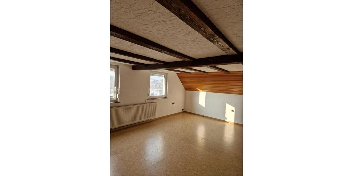 Dachgeschoßwohnung Melsungen - 4 Zimmer, 120 m&sup2;, 650&euro; | Angebot:25403285