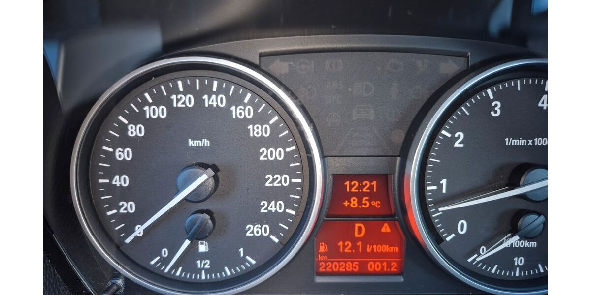 BMW 330 220.285 km 5.500 &euro; Amerang 83123