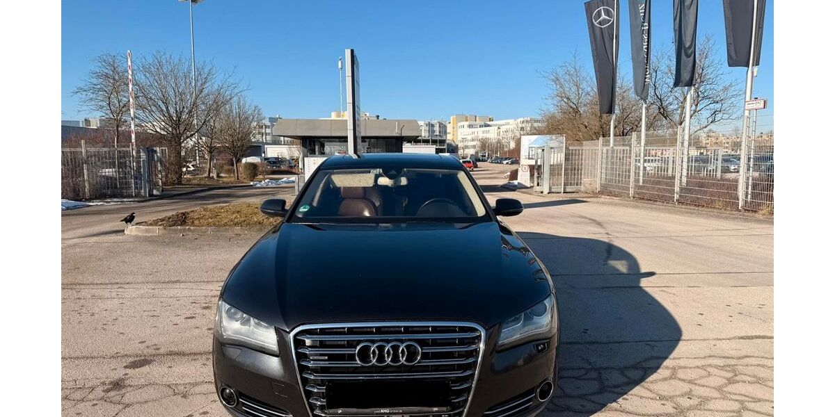Audi A8 277.000 km 12.900 &euro; München 81739