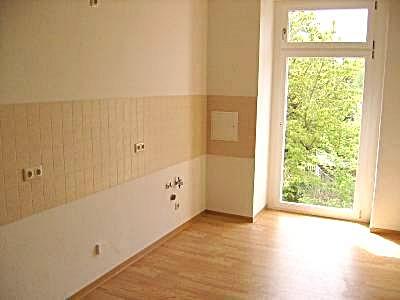 2 Raum AltbauWohnung mit Balkon in zentraler Lage