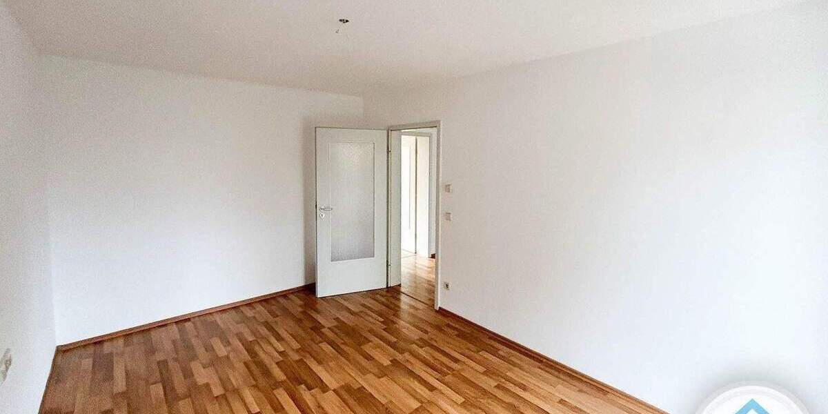 Etagenwohnung Zwickau Marienthal - 2 Zimmer, 60 m&sup2;, 330&euro; | Angebot:26026634