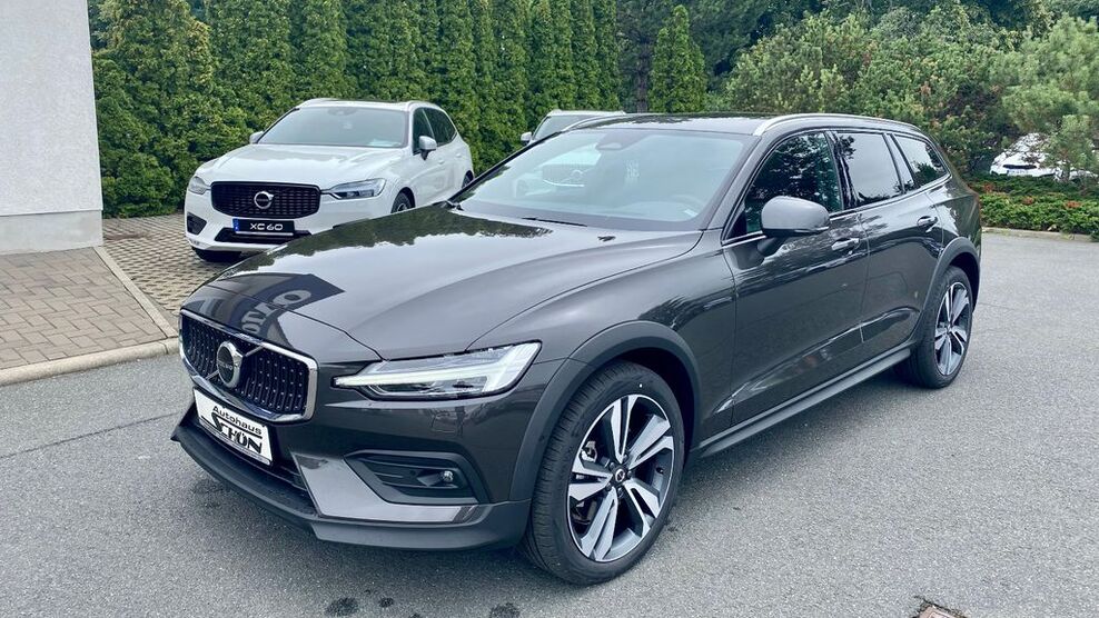 Volvo V60 Cross Country 9.000 km 49.890 € Bautzen 02625