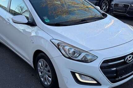 Hyundai i30 98.000 km 8.500 &euro; Wiesbaden-Amöneburg 65203