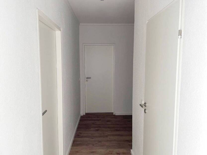 **Frisch renoviert** Zentrale Lage, 2 Zimmer, Balkon, guter Schnitt, Aufzug, Stellplatz 2 zimmer