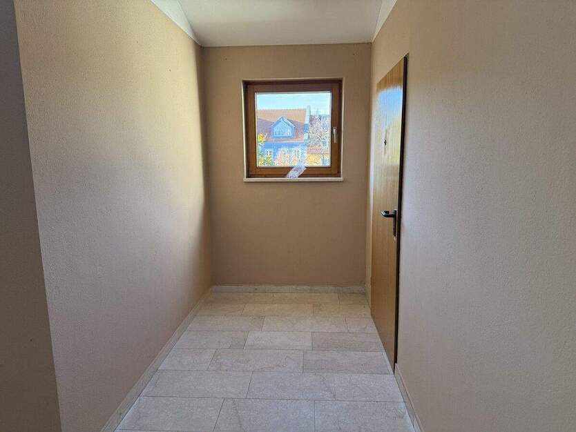 Wohnen und Arbeiten - Große Wohnung mit separatem Büro oder Gästeapartment in Nittendorf! 5 zimmer