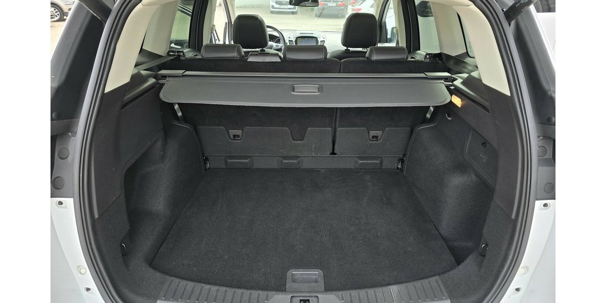Ford Kuga 1.5/PANORAMA/4x4/NAVI/LEDER/KAMERA/AUT 89.014 km 11.800 &euro; Villingen-Schwenningen 78054