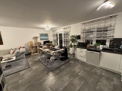MODERN, ZENTRAL, NEUWERTIG, KÜCHE UND PARKPLATZ - Etagenwohnung Merzig | Angebot:27145289