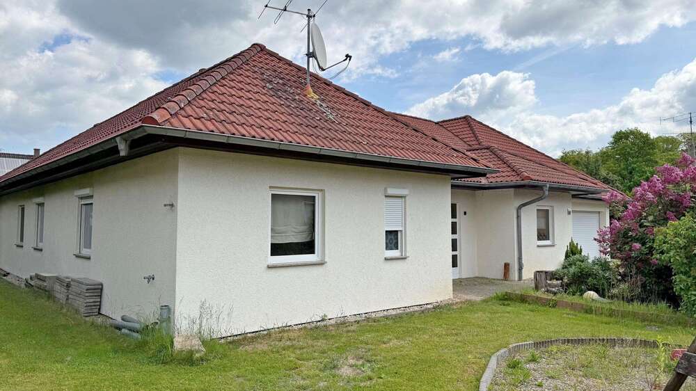 Einfamilienhaus Neuhausen - 7 Zimmer, 260 m&sup2;, 270.000&euro; | Angebot:25197203