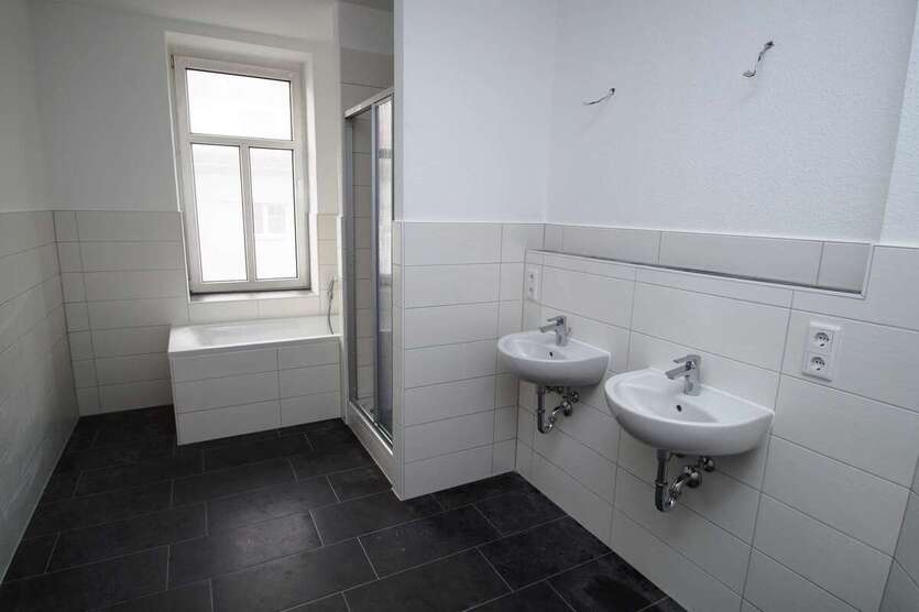 5-Zimmer-Wohnung mit Laminat, Wanne+Dusche 5 zimmer